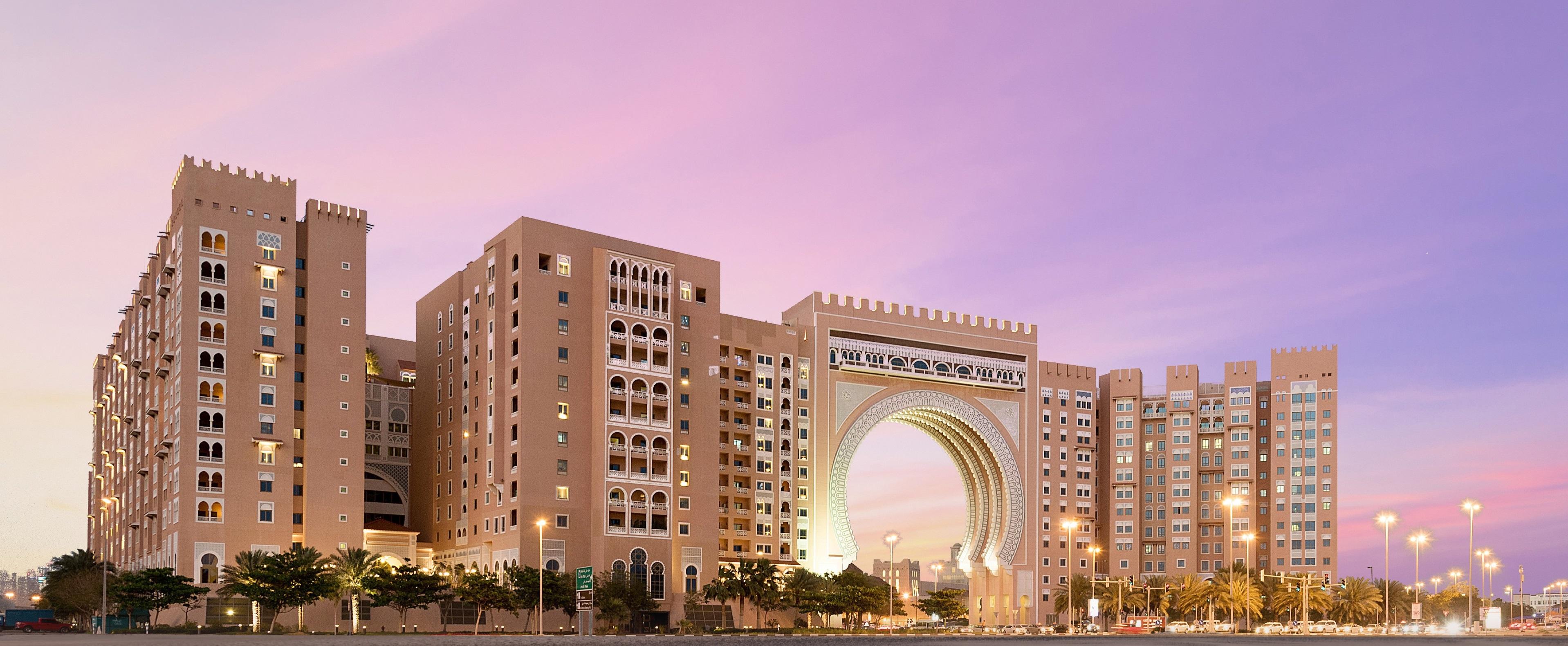 Дубай премьера. Premier Inn Dubai Ibn Battuta 3*. Ibn Battuta Gate Dubai. Avani Ibn Battuta 5 Дубай. Premier Inn Dubai Ibn Battuta Mall.